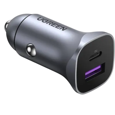 UGREEN 30W: Cargador de Auto Dual con Carga Rápida